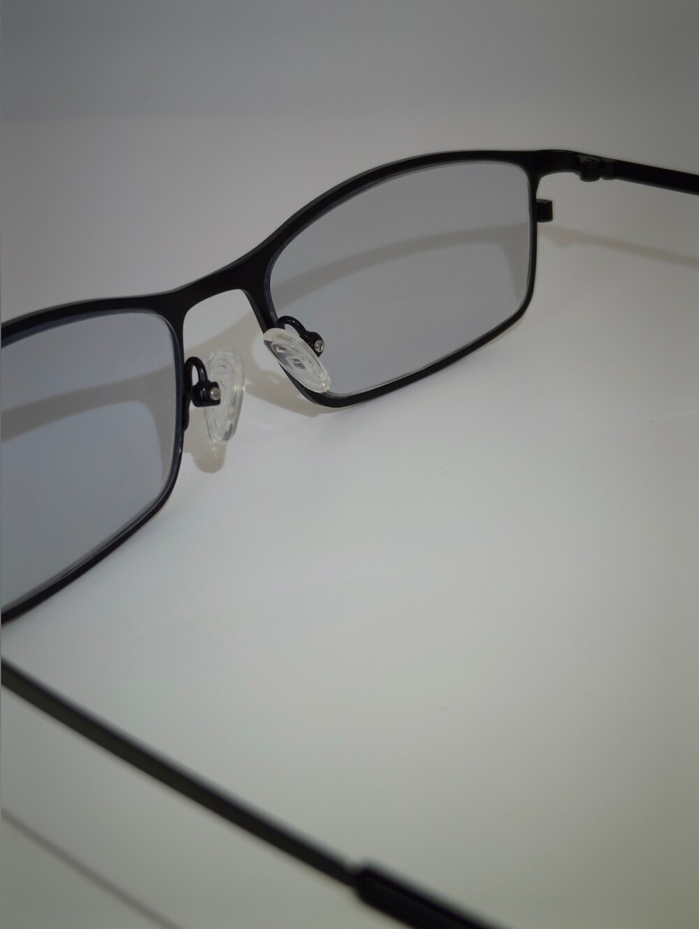 Present. Black Rectangular Metal Frame. - Picture 7 of 9